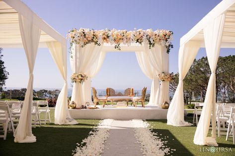 Weddings Decorations Elegant Romantic, Indian Wedding Venue, Wedding Venues Outdoor, Wedding Setup, Indian Wedding Planner, Decoration Evenementielle, Romantic Outdoor Wedding, Mandap Decor, Desi Wedding Decor