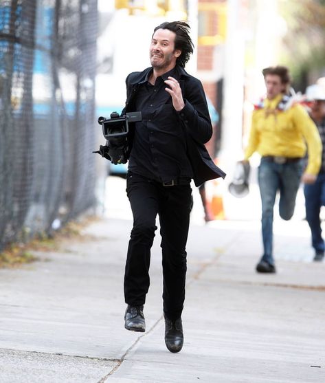 Nothing much but Keanu running away with papparazi's camera Keanu Reeves Funny, Keano Reeves, Keanu Reeves Movies, Keanu Reeves John Wick, Marriage Couple, Funny Photoshop, Keanu Charles Reeves, Beginner Photo Editing, Netflix Movies