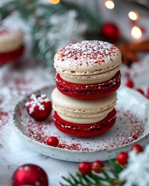 Christmas Desserts Pastry, Macaroons Recipe Christmas, Christmas Flavor Macarons, Christmas Themed Macarons, Christmas Maccarone Recipes, Sugar Cookie Macarons, Macroonies Recipe Flavors, Christmas Flavors Desserts, Christmas Macaron Flavors