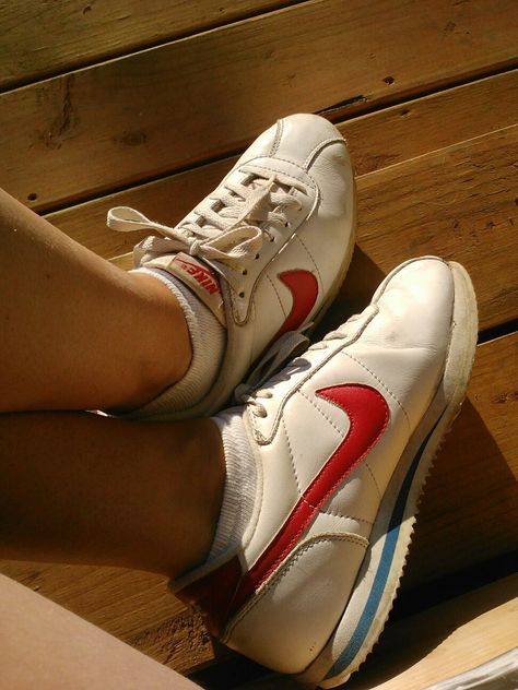 Old school 70's Nike's Old Nikes, Classic Cortez, Nike Classic Cortez, School Memories, Vintage Memory, Nike Roshe, Shoes Outlet, The Good Old Days, Old Skool