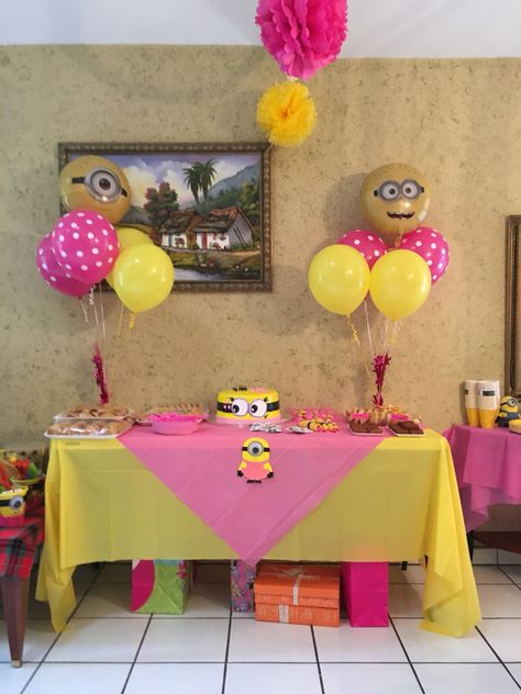 Girly Minion Birthday Party, Despicable Me Birthday Party Girl, Minion Birthday Party Girl, Pink Minion Party, Girl Minion Birthday Party, Minion Party Theme, Minion Baby Shower, Minions Birthday Theme, Pink Minion