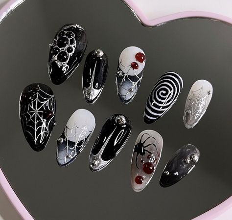 Metal Head Nails, Rock Inspired Nails, Visual Kei Nails, Nails Gel Halloween, Romantic Goth Nails, Gel Halloween Nails, Creepy Nail Art, Ongles Goth, Spooky Nails