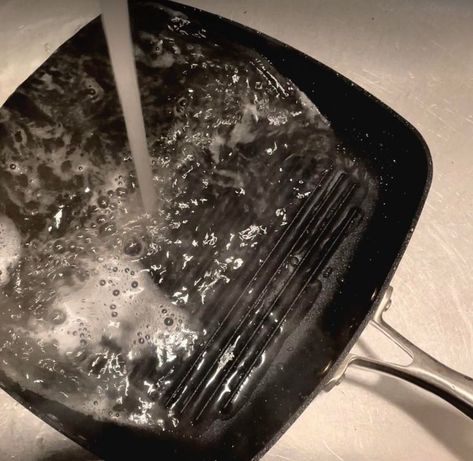 Care tip: Wash your pans with warm, soapy water and a dish sponge or nylon brush after each use to remove food and oile residue. To remove stubborn residue quickly and easyly, you can use baking soda, or Barkeeper's Friend. Dish Sponge, Grill Pan, Baking Soda, Grilling, Baking, Canning, Water