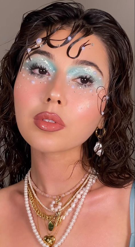 Starfish Costume Women, Siren Look Makeup, Jellyfish Costume Makeup, Jelly Fish Make Up, Mermaid Custome Halloween, Jellyfish Makeup Ideas, Under The Sea Outfit Ideas Women, Silvermist Makeup, Jelly Fish Makeup