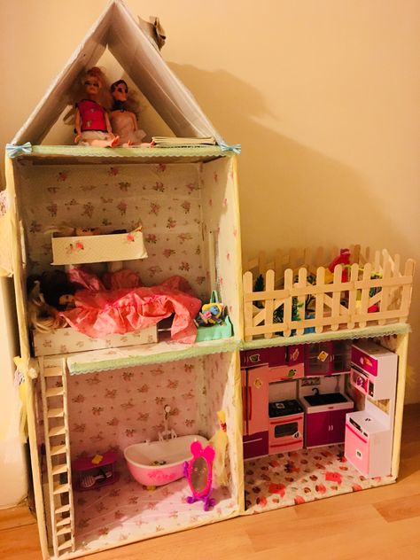 Barbie Dolls Diy, Mini Doll House, Diy Dollhouse Furniture, Baby Play, Diy Dollhouse, Infant Activities, Diy Arts And Crafts, Diy Doll, Dollhouse Furniture