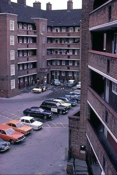 London 1980s Aesthetic, 70s Working Class Britain, 1970s Britain, 1970s London, London 1970s, English Shop, London House, London Town, Old London