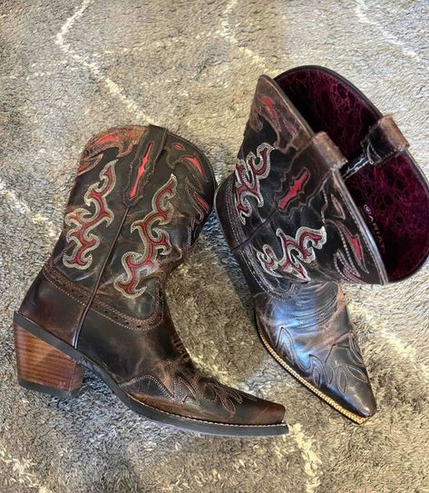 Emo Cowboy Boots, Emo Cowboy Aesthetic, 80s Gay Aesthetic, 70s Cowboy Aesthetic, Cowboy Outfit Aesthetic, Cowboy Boots Mexican, Mha Band, 80s Western Fashion, 80s Cowboy Boots