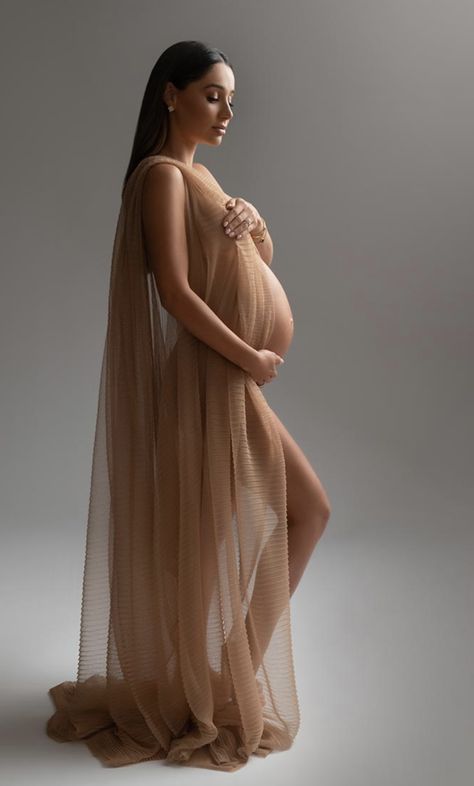 Maternity Shoot With Drapes, Maternity Photography With Fabric, Fabric Maternity Photography, Maternity Photography Fabric, Draped Maternity Shoot, Partner Maternity Photos, Maternity Photography Dress Ideas, Maternity Shoot With Fabric, Photoshoot Maternity Studio