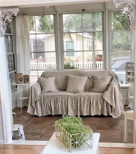 Shabby Chic Farmhouse Living Room, Camera Shabby Chic, Chic Living Room Furniture, Modern Shabby Chic, Slipcover Sofa, Shabby Chic Kitchen Decor, Shabby Chic Sofa, Chic Sofa, Shabby Chic Living