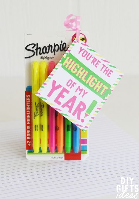 Diy Highlighter, Diy Gifts Ideas, Appreciation Gifts Diy, Teacher Appreciation Gifts Diy, Teacher Appreciation Printables, Teacher Gift Tags, Free Printable Tags, Best Teacher Gifts, Teacher Printable