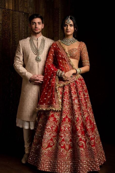 Baju Kahwin, Sabyasachi Bridal, Bridal Lehenga Designs, Latest Bridal Lehenga, Saree Bollywood, Perhiasan India, Indian Wedding Outfit, Wedding Lehenga Designs, Indian Bride Outfits