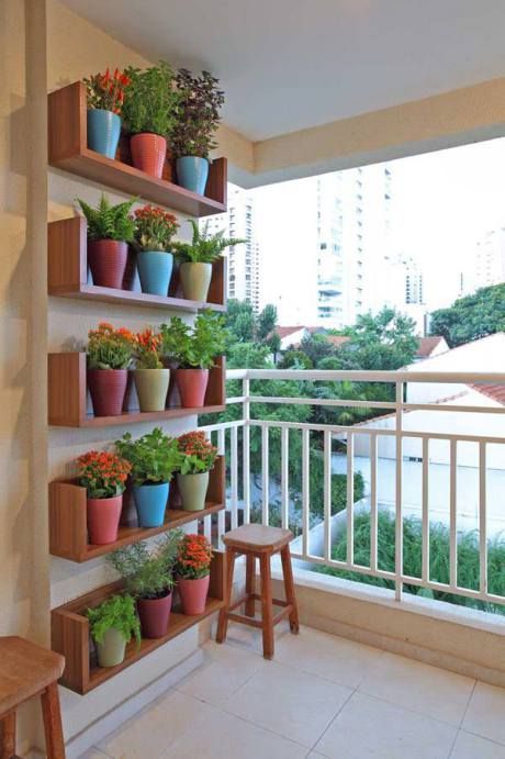 Balcon Mic, Taman Diy, Balkon Decor, Apartment Balcony Garden, Balcony Design Ideas, Small Balcony Garden, نباتات منزلية, Balkon Design, Balcony Plants