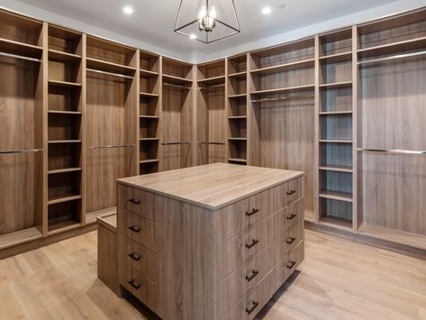 Master Closet Design, Wooden Closet, Dream Closet Design, Walk In Closet Design, Closet Design Layout, California Closets, Luxury Closets Design, Modern Bedroom Interior, Wardrobe Interior Design