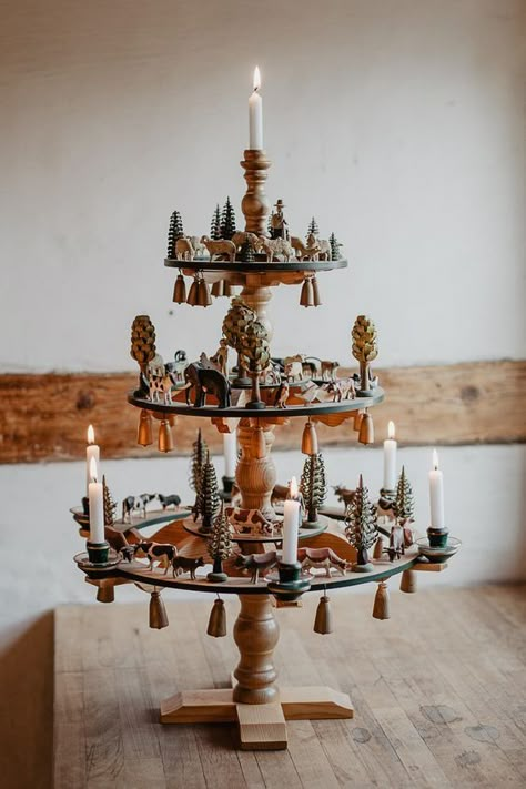 Austrian Christmas Decorations, Diy Christmas Pyramid, Russian Christmas Decorations, German Christmas Pyramid, German Christmas Decorations, Advent Ideas, Christmas At Home, Christmas Table Decoration, Scary Christmas