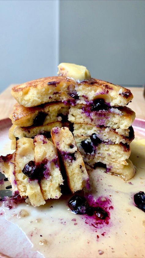 Blueberry Cornmeal Pancakes, Cornmeal Recipes, Cornmeal Pancakes, Homemade Syrup, Brunch Dishes, Buttermilk Pancakes, Syrup Recipe, Dirty Mind, Breakfast Recipes Easy