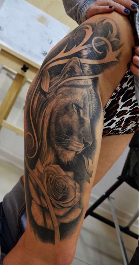 Lion Tattoo On Thigh, Thigh Piece Tattoos, Side Tattoos Women, Hip Tattoo Designs, Side Thigh Tattoos, Girl Thigh Tattoos, Hip Thigh Tattoos, Thigh Tattoo Designs, Leo Tattoos