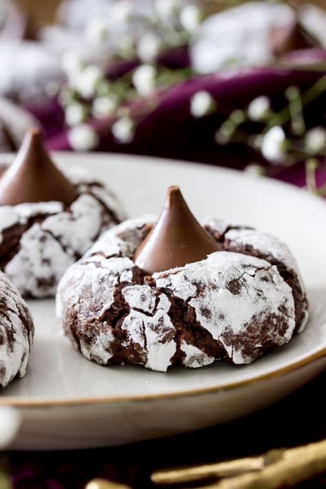 Kiss Cookie Recipe, Chocolate Kiss Cookies, Chocolate Chip Shortbread Cookies, Chocolate Crinkle, Kiss Cookies, Blossom Cookies, Chocolate Cookie Dough, Hershey Kiss, Chocolate Crinkle Cookies