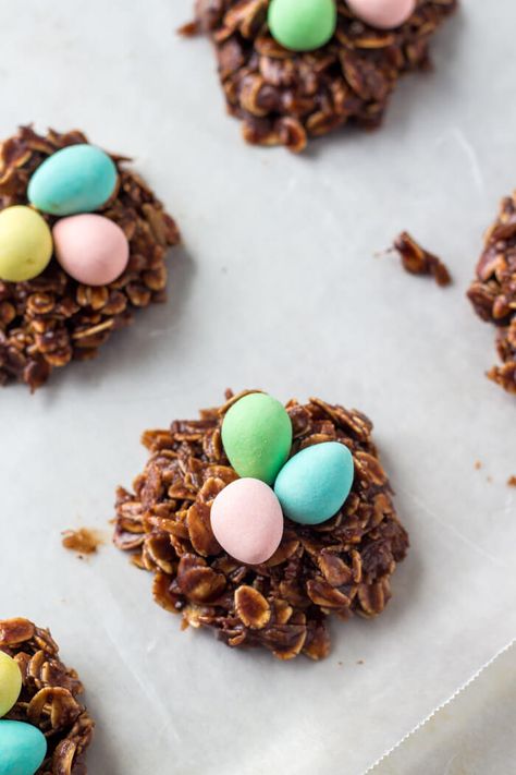 Easter Nest Cookies - Just so Tasty Easter Nest Treats, Birds Nest Cookies, Easter Egg Nest, Easter Cookie Recipes, Easter Food Appetizers, Easy Easter Treats, Easter Nests, Candy Egg, Egg Nest