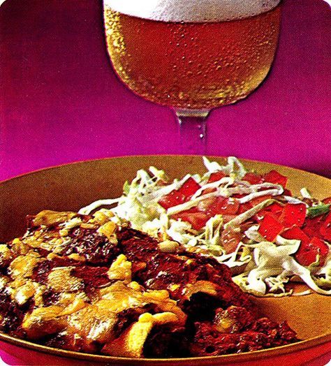 Chili Enchiladas -- From the “Betty Crocker Recipe Card Library” published in 1971 (make your own tortillas with Bisquick?!) Chilli Without Beans, Chilli Enchiladas, Betty Crocker Recipe Card Library, Chili Enchiladas, Party Potatoes, Betty Crocker Recipe Cards, Mexican Enchiladas, Betty Crocker Recipes, Bisquick Recipes