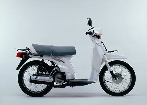 Honda Scoopy Honda Scoopy, Motorcycle Ideas, Honda Super Cub, Super Cub, Beach Boy, Brat Style, Electric Motorcycle, Bike Design, Volkswagen