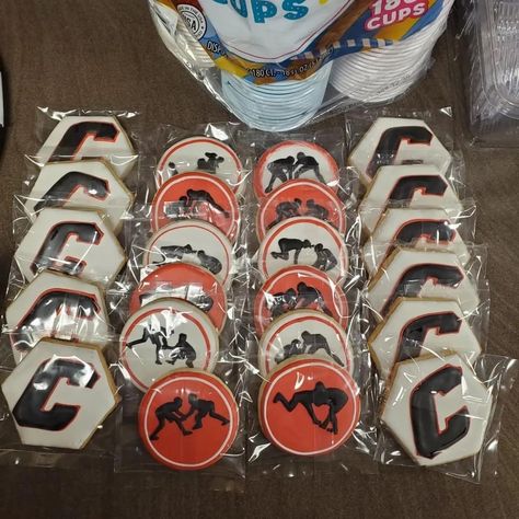 Wrestling Cookies High School, Wrestling Cookies Decorated, Wrestling Banquet Ideas, Wrestling Cookies, Wrestling Banquet, Wrestling Cake, Wrestling Birthday, College Wrestling, Wrestling Gift