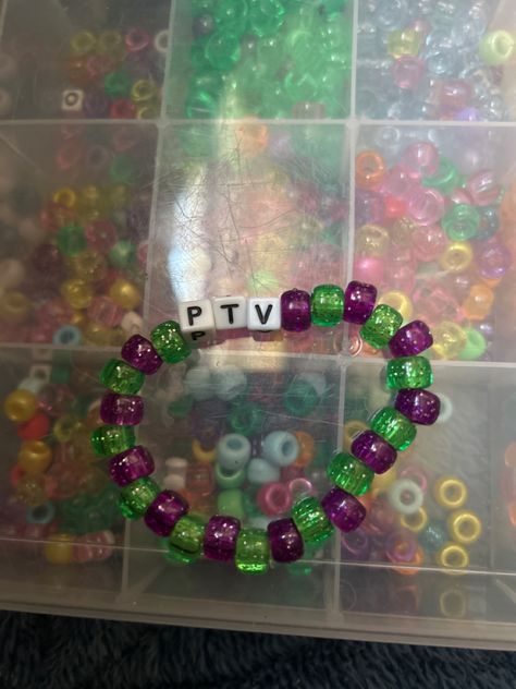 Ptv Bracelet Ideas, Ptv Bracelet, Kandi Singles, Kandi Inspo, Diy Kandi, Bracelet Inspo, Friendship Bracelets With Beads, Kandi Bracelets, Pierce The Veil