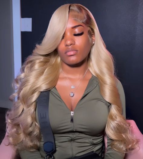 Zig Zag Frontal Wig, Ash Blonde Hair With Highlights, Cosplay Hairstyles, Blonde Hair Outfits, Blonde Lace Wig, Baddie Ideas, Blonde Weave, My Crazy Life, Blonde Hair With Roots