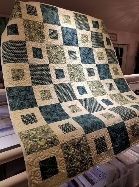 Large Pattern Quilts, Blue And Brown Quilts, Simple Quilt Patterns, Colchas Quilting, Simple Quilts, Charm Square Quilt, Panel Quilt Patterns, Big Block Quilts, Quilting Designs Patterns