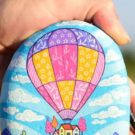 Hot Air Balloon Rock Painting, Naive Painting, Up To The Sky, Whimsical Paintings, Fly High, Indoor Activities, Hot Air Balloon, Rock Painting, Stone Painting