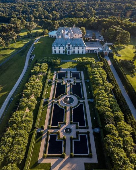 I LOVE NEW YORK on Instagram: “Feel like royalty at OHEKA CASTLE on the Gold Coast of Long Island. Take a tour of the historic French chateau-style castle or stay the…” Oheka Castle Interior, European Chateau, Oheka Castle Wedding, Marriage Venues, York Castle, Lux Wedding, French Chateau Style, French Castle, Oheka Castle