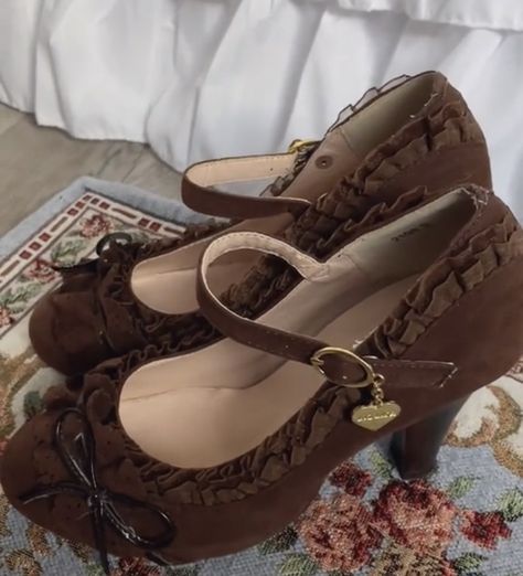 Liz Lisa Shoes, Cute Shoes Aesthetic, Thrift Shoes, Thrifted Shoes, Ropa Shabby Chic, Dr Shoes, Liz Lisa, Funky Shoes, Vintage Heels