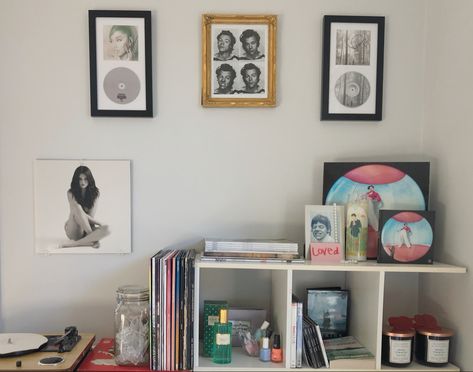 Harry Potter Room Ideas Bedrooms, Harry Styles Selena Gomez, Taylor Swift Inspired Room, Harry Styles Room, Harry Styles Core, Room Improvement, Taylor Swift Inspired, Otaku Room, Retro Room