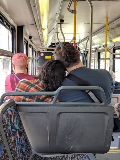 Bus Couple Photography, Couple In Bus Travel, Bus Couple Aesthetic, Couple On Bus, Bus Couple, Couple Sleeping, Cross Country Running, Bus Life, Bus Travel