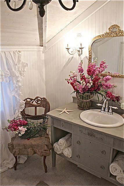 I  ♥ this bathroom French Country Cottage Bathroom, Country Cottage Bathroom, Commode Shabby Chic, Baños Shabby Chic, Shabby Chic Decorating, French Country Bathroom, French Country Bedrooms, Cottage Bathroom, Shabby Chic Dresser