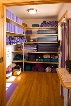 Yoga Studio Design Ideas, Yoga Storage, Yoga Room Design, Dance Studio Design, Yoga Place, Yoga Shala, Utility Closet, Meditation Studio, Studio Pilates