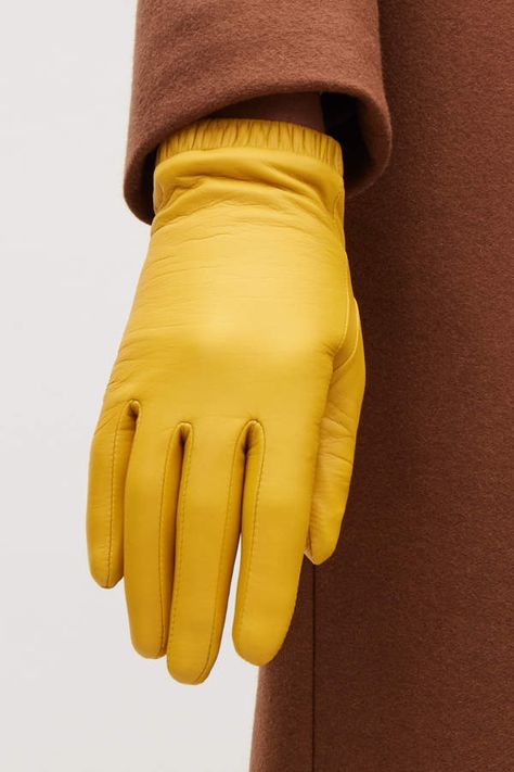 Cos GATHERED LEATHER GLOVES Cos Fashion, Yellow Gloves, Iranian Women Fashion, Colorful Accessories, Yellow Leather, Knitted Gloves, Mellow Yellow, Womens Gloves, Leather Gloves