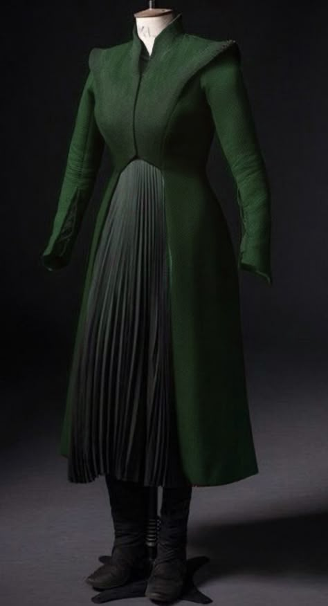 High Collar Fantasy Dress, Green Midevil Dresses, Arwen Riding Outfit, Margaery Dress, Tauriel Outfit, Alicent Hightower Dress, Maege Mormont, Suite Outfit, Lotr Fanfic