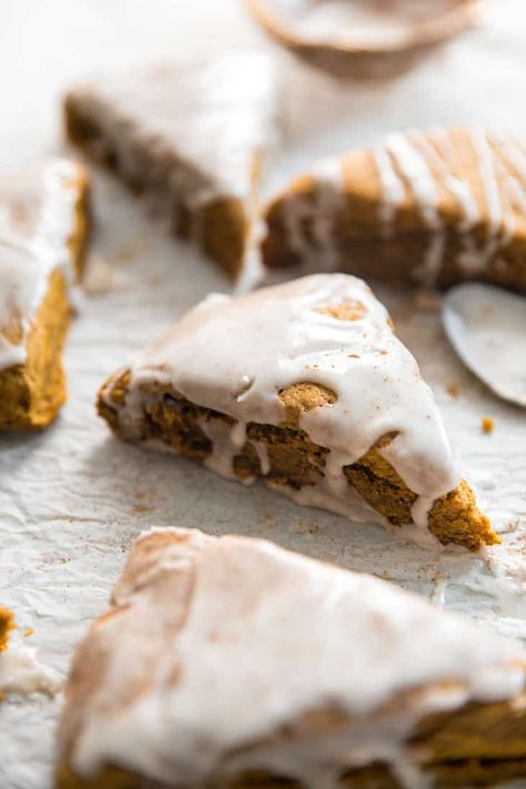 Pumpkin Spice Scones, Homemade Pumpkin Pie Spice, Pumpkin Pie Spice Recipe, Cinnamon Icing, Scones Easy, Pumpkin Scones, Homemade Pumpkin Pie, Gluten Free Pumpkin, Vegan Pumpkin