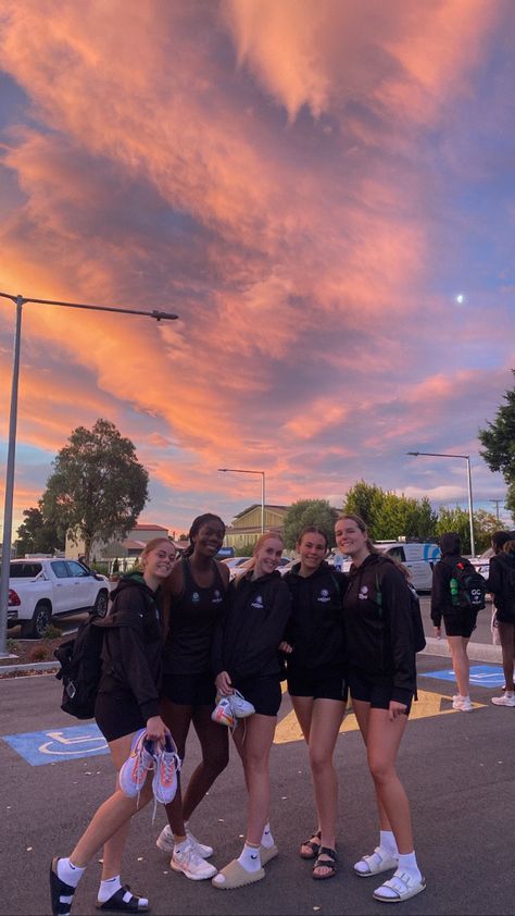 Netbal Aesthetic, Netball Friends, Student Athlete Aesthetic, Netball Aesthetic, Soccer Locker, Netball Coach, Track Pictures, Volleyball Quotes, Sports Romance