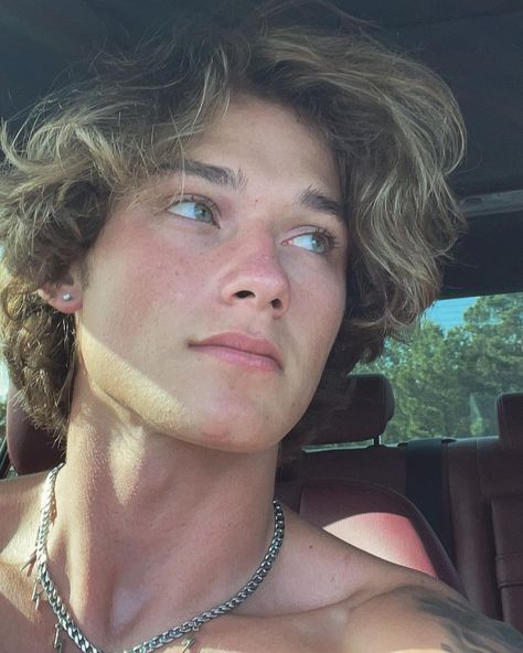 @brandon.nevarez01 shared a photo on Instagram: “• They seen me snap now they want the story.” • Jul 21, 2021 at 6:06am UTC Brandon Nevarez, Surfer Guys, Surfer Hair, Surfer Boys, Blue Eyed Men, Surfer Boy, Vinnie Hacker, Blonde Boys, Natural Blondes