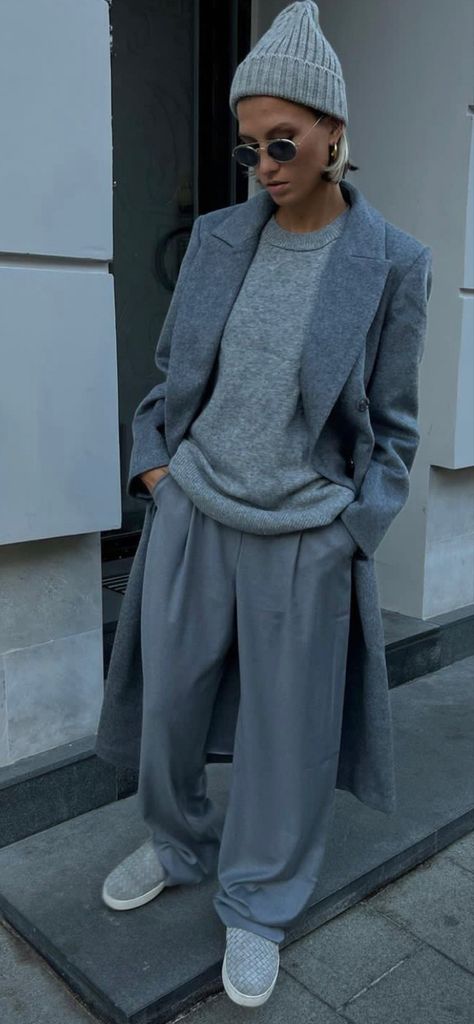 Paris Outfit Ideas, Gray Coat, Paris Outfits, Mode Casual, Grey Outfit, 가을 패션, Autumn Outfit, Grey Pants, Looks Style