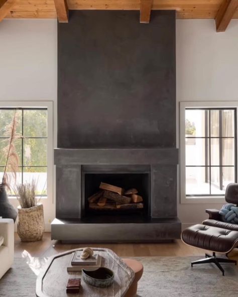 | This hand-plastered fireplace by @compoundconcrete, designed by @iconicbykaitlynwolfe, is your gorgeous reminder that the coziness of… | Instagram Plastered Fireplace, Farmhouse Fireplace Ideas, Two Story Fireplace, Farmhouse Fireplace, Log House, Fireplace Remodel, Modern Farmhouse Exterior, Fireplace Ideas, Your Gorgeous