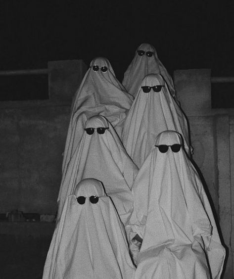 Aesthetic Group Pictures Faceless, Group Aesthetic Photos Faceless, Ghost With Sunglasses Aesthetic, Ghost Sunglasses Photoshoot, Ghost With Glasses Aesthetic, Group Friendship Aesthetic Faceless, Group Of Friends Aesthetic Faceless, Gost Pic, Sheet Ghost Costume