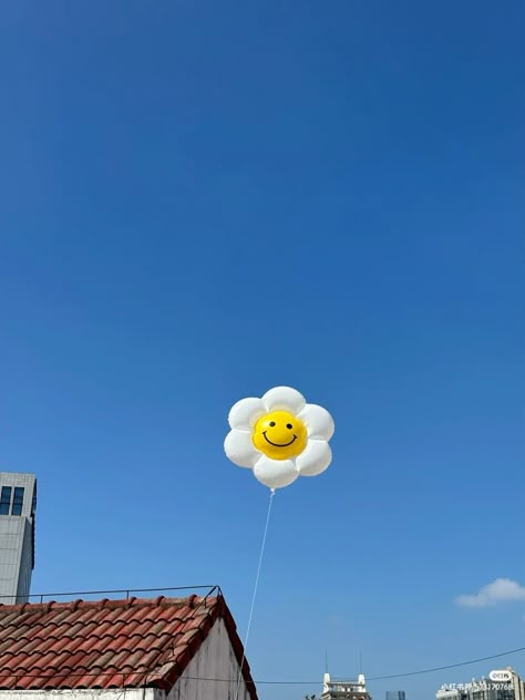 Balloons Wallpaper Aesthetic, Yellow Vibes Aesthetic, Smile Wallpaper Aesthetic, Happy Vibes Aesthetic, Balloon Aesthetic, Smiley Face Aesthetic, Happy Aesthetic, Paper Background Design, 강아지 그림