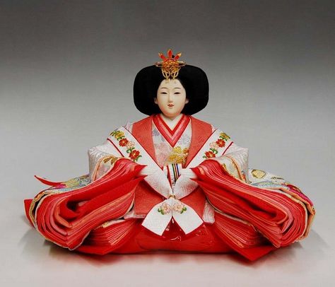 An empress hina doll dressed in junihitoe Hinamatsuri Doll, Hina Dolls, Heian Era, Raiden Shogun, Indigenous Culture, Doll Dress, Novelty Christmas, Japan, Dolls