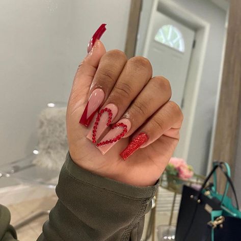 leah👑 on Instagram: “which ones? 💅🏼👑 • • • #nails #nailart #baddienails #baddies #nails💅 #rings #nailpolish #nailsofinstagram #nailsonfleek #nailslove…” Valentines Day Nails Acrylic, Vday Nails, Red Acrylic Nails, Valentines Day Nails, Baddie Nails, Nail Designs Valentines, Christmas Nails Acrylic, Acrylic Coffin, Luxury Nails