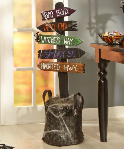 Mickey Halloween Party, Mickey Halloween, Shelf Sitters, Directional Signs, Halloween Porch, Birthday Halloween Party, Fall Halloween Decor, Halloween Deco, Halloween Parties