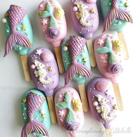 Mermaid Theme Cakesicles, Mermaid Cakesicles Ideas, Mermaid Cake Popsicles, Under The Sea Cakesicles, Cake Pops Mermaid, Cakesicles Mermaid, Mermaid Popsicles, Mermaid Themed Cookies, Mermaid Strawberries