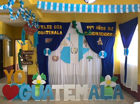 Altar Civico Guatemala Ideas, Guatemalan Recipes, America Decor, Tikal, Board Decoration, Background Decoration, Teaching Spanish, Anime Best Friends, School Crafts