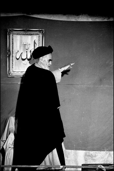 Revolution Iran, Ayatollah Khomeini, Ruhollah Khomeini, Imam Khomeini, Supreme Leader Of Iran, Iran Pictures, Fall Fashion Coats, Islamic Art Canvas, Tehran Iran